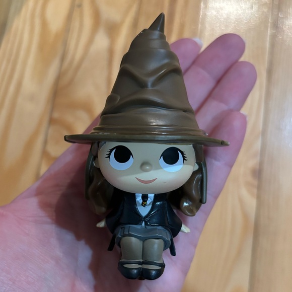 Harry Potter unique circular 500 piece puzzle and 2 funko pops - Picture 9 of 13